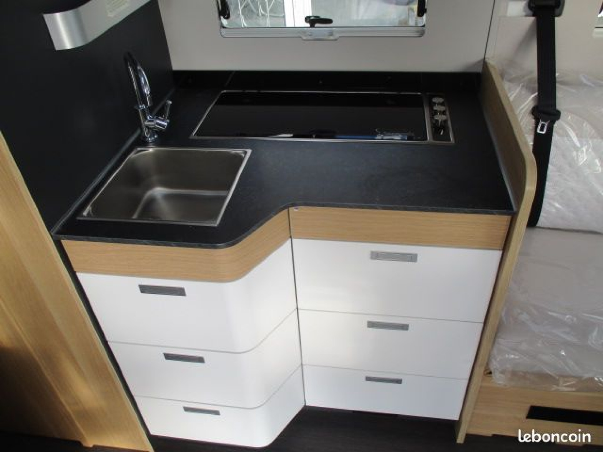 42164-02-2048.jpg