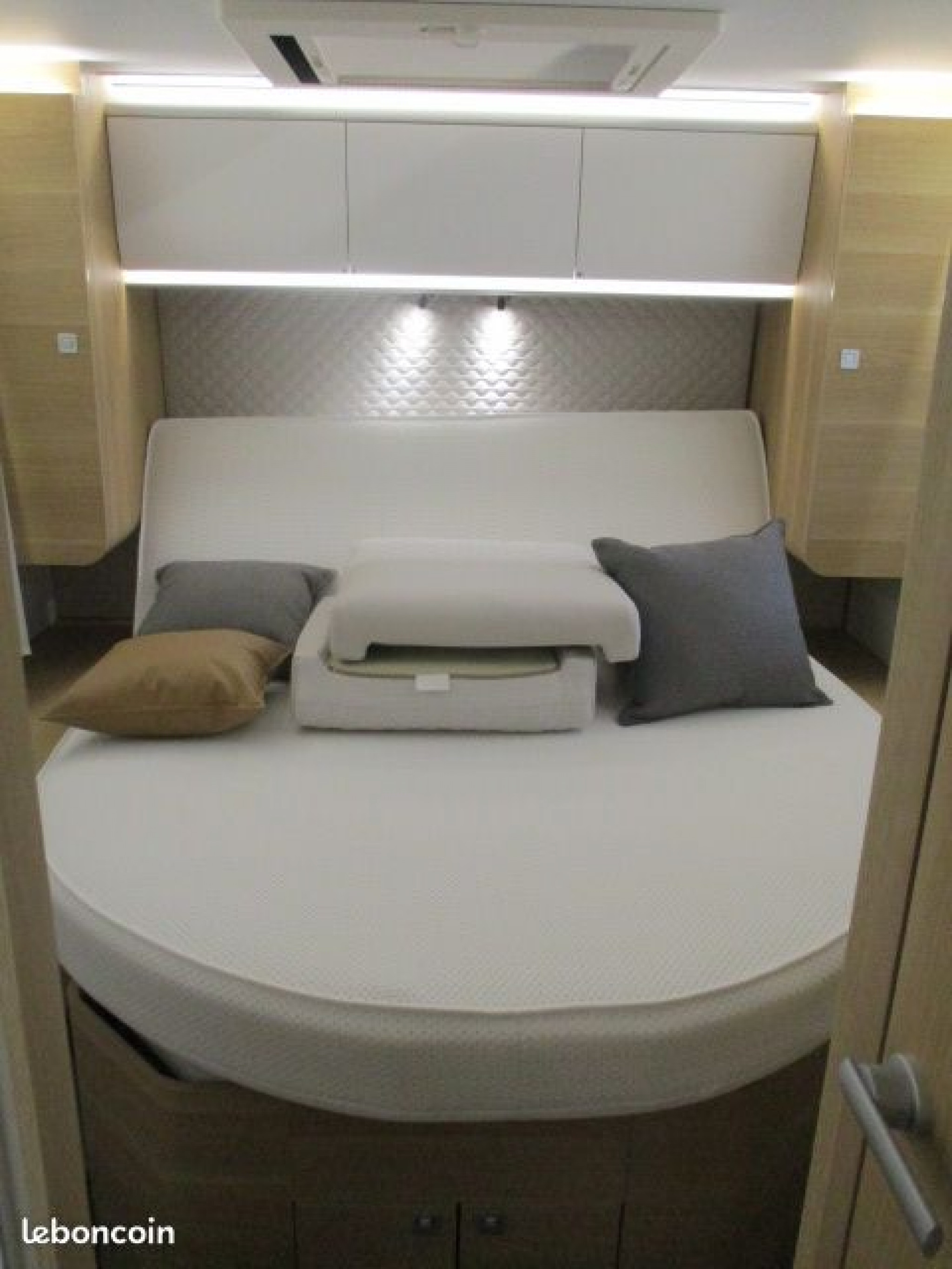 42164-04-2048.jpg