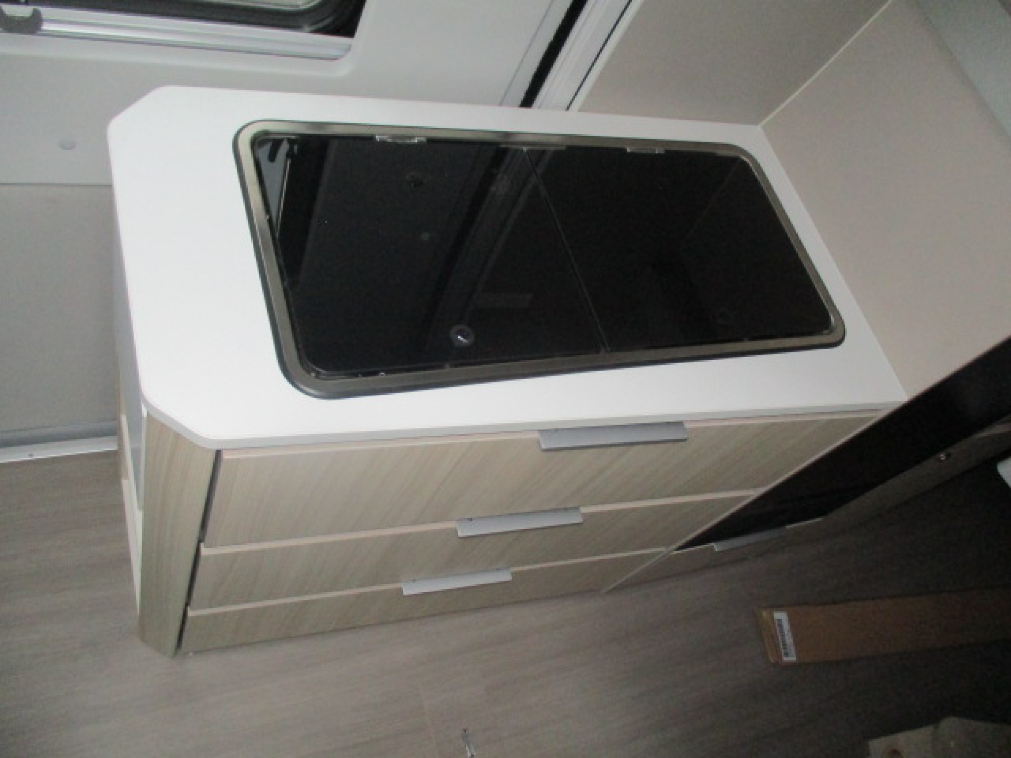 43233-05-2048.jpg
